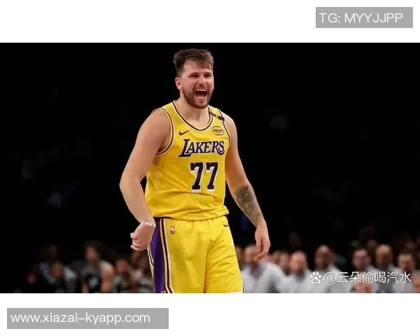 大范分析:里夫斯无球跑动活跃东契奇詹姆斯却选择静止待命